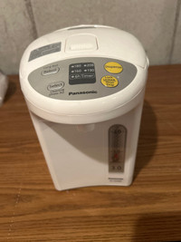 Hot water dispenser 