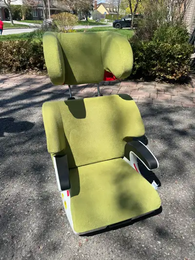 Clek Oobr Booster Car Seat, View more