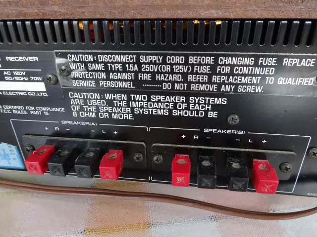 Toshiba SA-300 AM/FM Vintage(1974) Stereo Receiver for sale in Stereo Systems & Home Theatre in Markham / York Region - Image 10