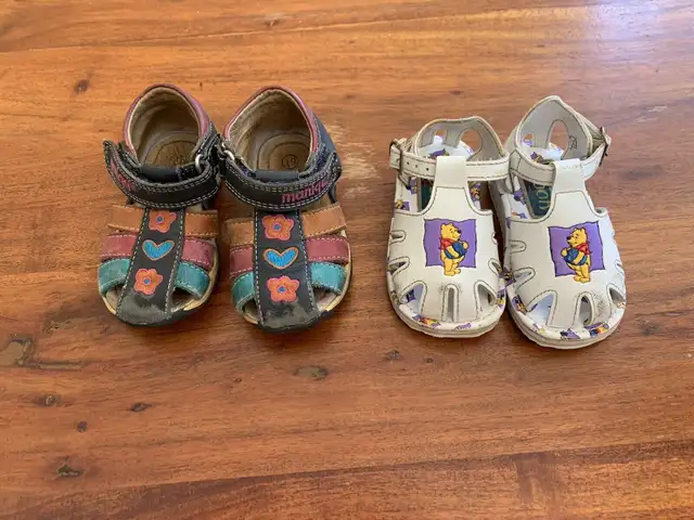 1 paire sandales fille grandeur 4 et 1 paire gratuite in Clothing - 18-24 Months in Québec City - Image 2