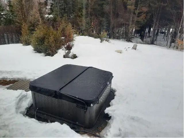 Chalet à louer au bord de l eau a 25 minutes de Ste-Agathe in Quebec - Image 3