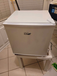 MasterChef mini fridge (almost brand new)