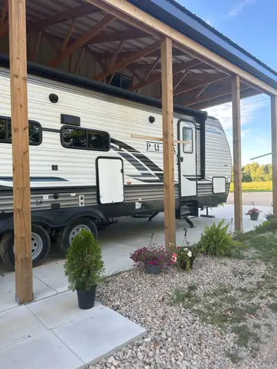 Palomino Puma 26RLS. HD tv, electric fireplace with remote, one slide out, outdoor kitchenette