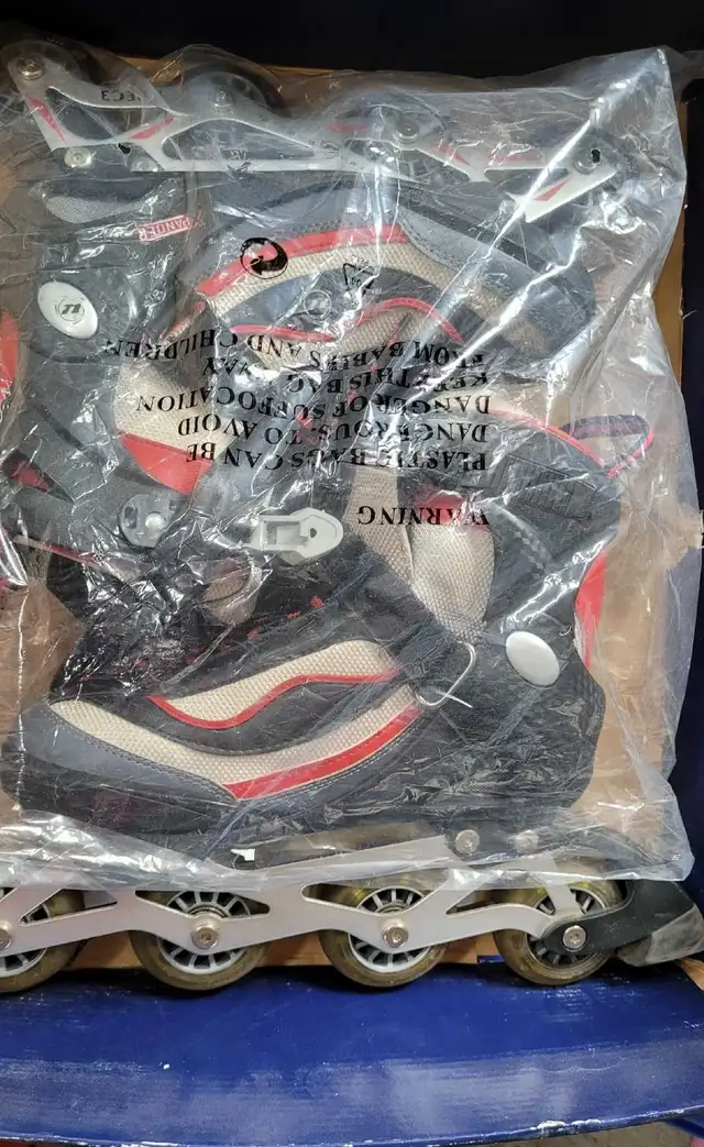 Roller Skates Boys adjustable sizes 5 to 8 in Skates & Blades in Ottawa - Image 6