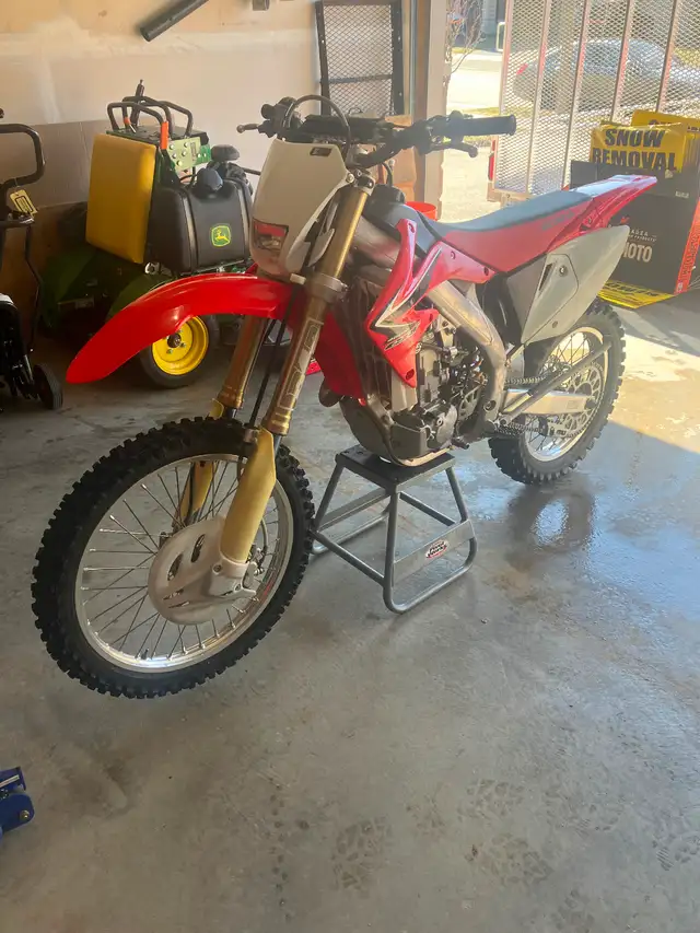 2008 Honda CRF450X Blue Plated Ownership in Dirt Bikes & Motocross in Hamilton - Image 5