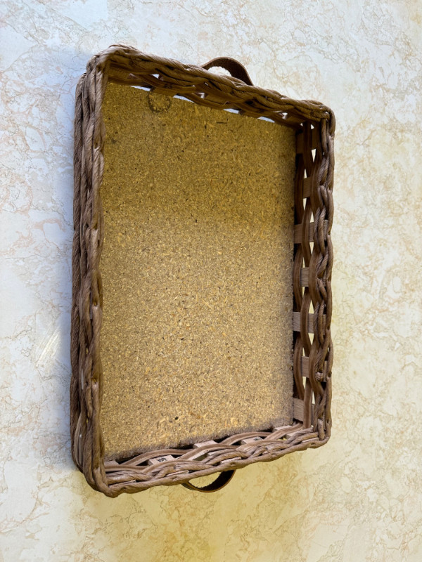 Vintage Pyrex Wicker Serving Tray, for Lasagne Pan in Kitchen & Dining Wares in Winnipeg - Image 4