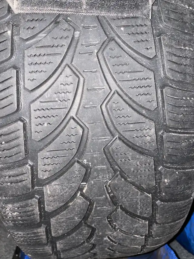 WINTER TIRES ON ALLOY RIMS 225/50R17 in Tires & Rims in Pembroke - Image 2