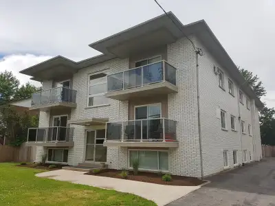Rent includes Hydro! Very good size and bright two bedroom apartment in the lower level. Well kept b...