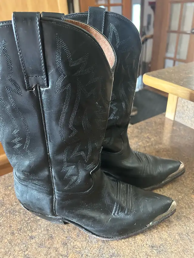 Women’s Cowboy Boots in Women's - Shoes in Kawartha Lakes - Image 3