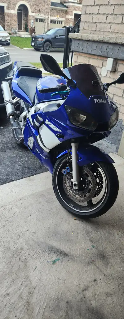 2000 yamaha r6 must sell 2day first one with cash takes it mint condition adjust able levers tinted...