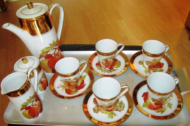 Service de thé en porcelaine japonaise plaquée or. $ réduit dans Vaisselle et articles de cuisine  à Laurentides