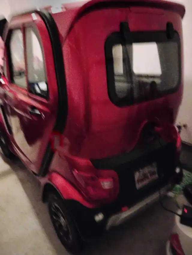Enclosed mobility scooter for sale in Scooters & Pocket Bikes in Markham / York Region - Image 5