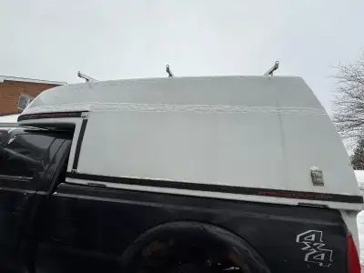 Selling my SpaceKap Plus commercial truck cap for an 8-ft box. This is a heavy-duty fibreglass work...