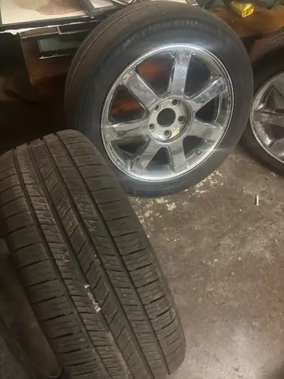 4 235 65 19 tires on Chrysler mags