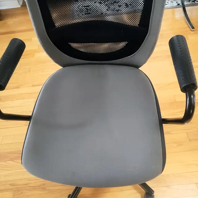 Ergonomic Office Chair in Chairs & Recliners in Markham / York Region - Image 4