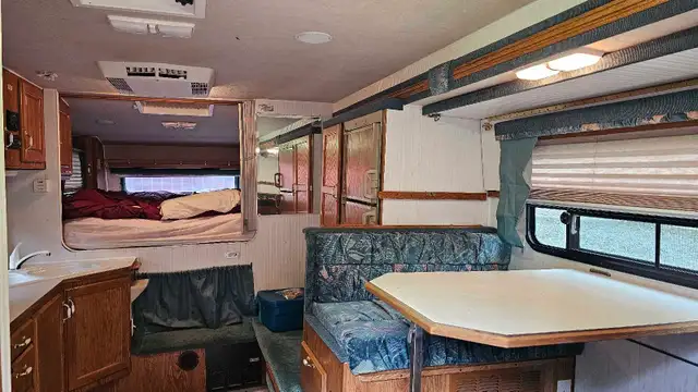 ARCTIC FOX TRUCK CAMPER in Travel Trailers & Campers in Kamloops - Image 7