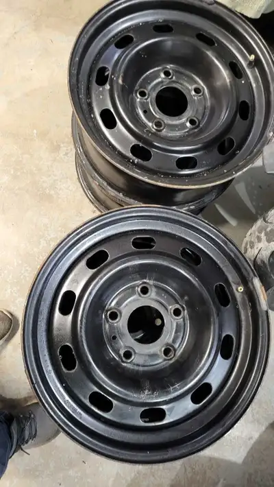 17 " steel rims for Ram 1500 14 to 23 5 bolt. Great shape. No sensors. 140 obo Located in Enfield.