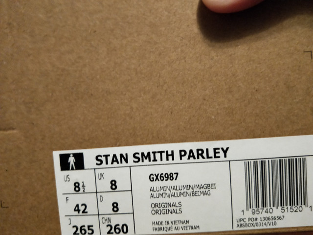 Adidas STAN SMITH PARLEY - M8.5 in Men's Shoes in Burnaby/New Westminster - Image 2