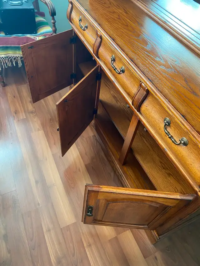 For Sale - Dining room Hutch/display cabinet in Hutches & Display Cabinets in Thunder Bay - Image 8