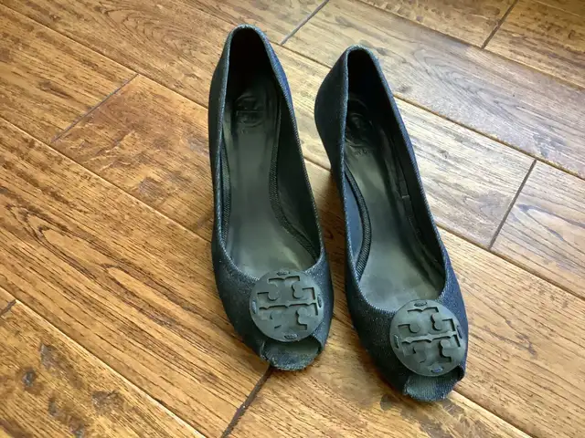 Designer shoes by Tory Burgh $10