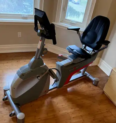 Get in a great workout from the comfort of your own home with this pre-owned IRONMAN recumbent exerc...