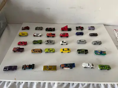 MODEL DIE CAST CARS, LOT OF 30, HOT WHEELS, MIXED BRAND  VALUE P, View more