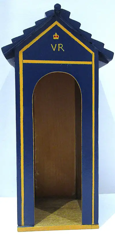 CANADIAN MADE TOY SOLDIER WOOD SENTRY VR HUT, View more