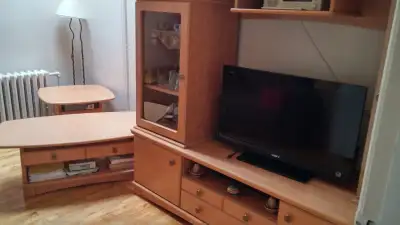 MEUBLE TV AVEC DEUX TABLES ASSORTIES & UNE TV SONY 32 Po., View more