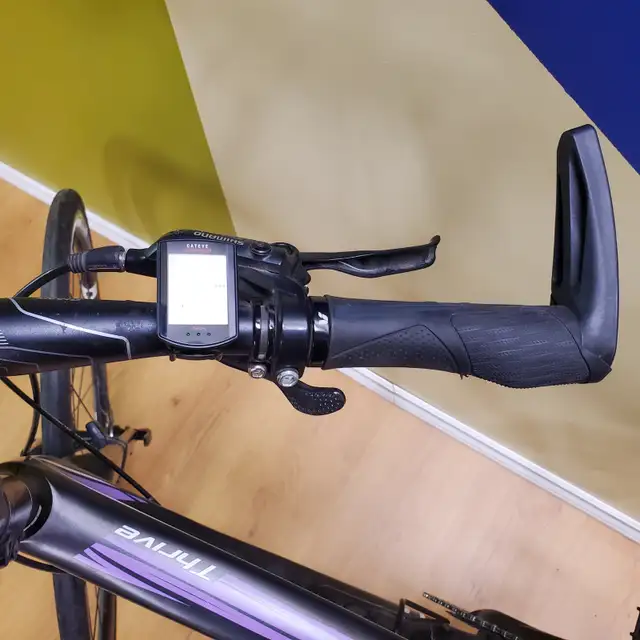 Women's LIV Giant Carbon Fibre Bicycle in Road in Napanee - Image 4