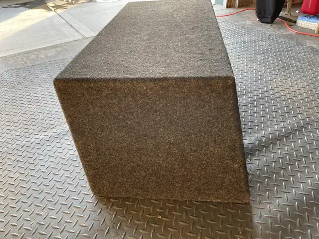 10” Kicker subwoofer box  in Speakers in Medicine Hat - Image 5