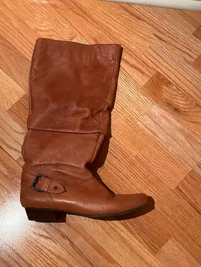 Women’s tall leather boots. Size 8,5-9., View more