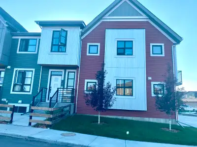 Modern 3 Bed, 3.5 Bath Townhouse in Walden, SE Calgary