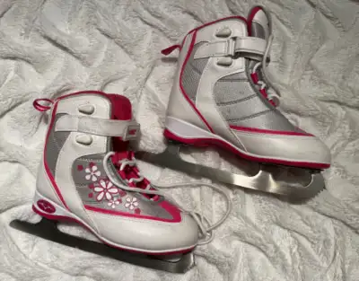 Girl (Youth) Skates - Size J 3 (US 3), View more