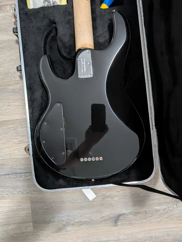 Music Man Silhouette Bass VI / Baritone62863276433666123