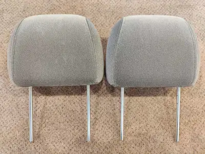 *Used* (like new) Front driver and passenger. Colour: Pewter Grey Well taken care of and comes from...