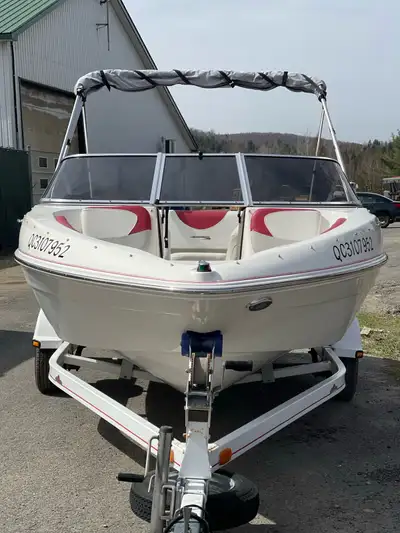 Glastron 2009 - impeccable ! Avec sonar de pêche, monte charge, toile et remorque. Moteur Mercure 3L...