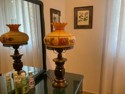 Lampe ancienne, objet d’art impeccable., View more