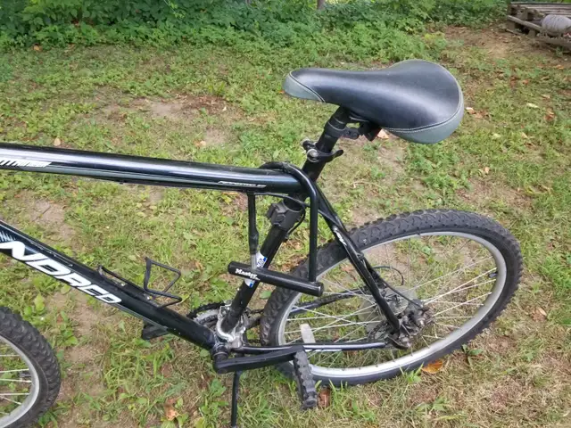 Vélo noir  pour homme in Cruiser, Commuter & Hybrid in Laval / North Shore - Image 10