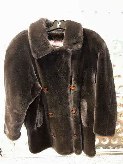 Women’s Faux Fur double breasted coat Size 8. , View more