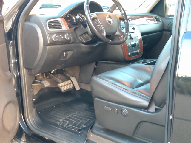 2008 Chev 2500HD Silverado LTZ Crew Cab 4 Wheel Drive in Cars & Trucks in Edmonton - Image 2
