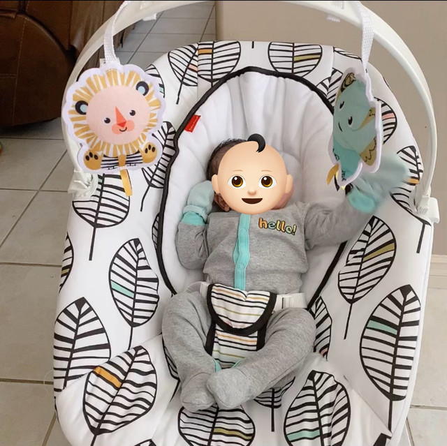 Fisher Price electronic baby swing/ rocker in Playpens, Swings & Saucers in Calgary
