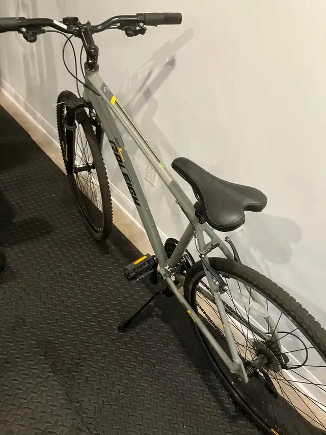 Bike. Excellent in Road in Ottawa - Image 2