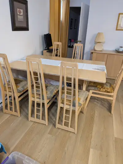 Superbe ensemble salle à dîner en chêne avec Bahut, View more