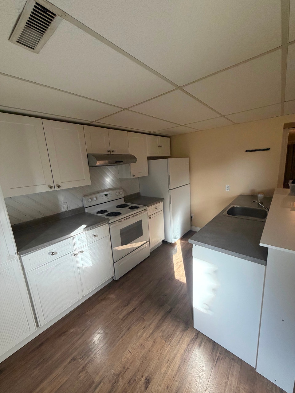 Basement apartment for rent 1600$ all inclusive 3