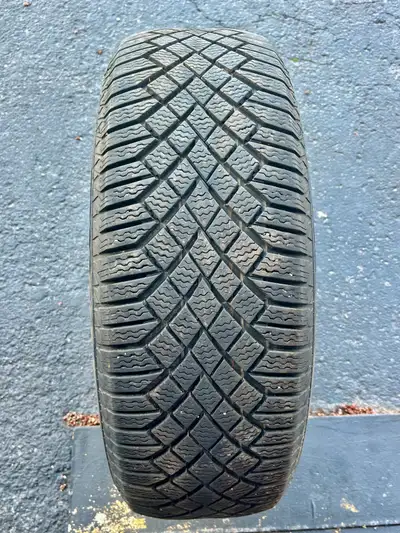 Continental VikingContact 7 215/65/17 XL 103T 8.5/32 (neuf c’est 10/32) Aucune crevaison - jamais ré...