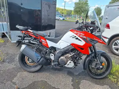 Suzuki Vstrom XT 1050, année 2020, excellente condition avec une balance de garantie du fabricant ju...