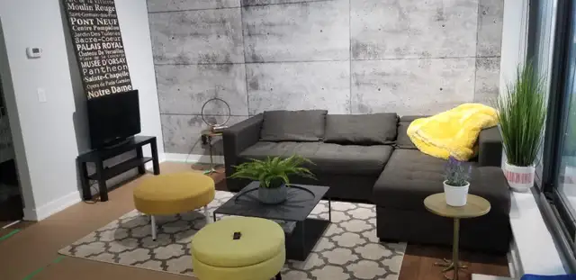 Queen West - (700sqft) One (1) Bdrm w/ Parking   Locker