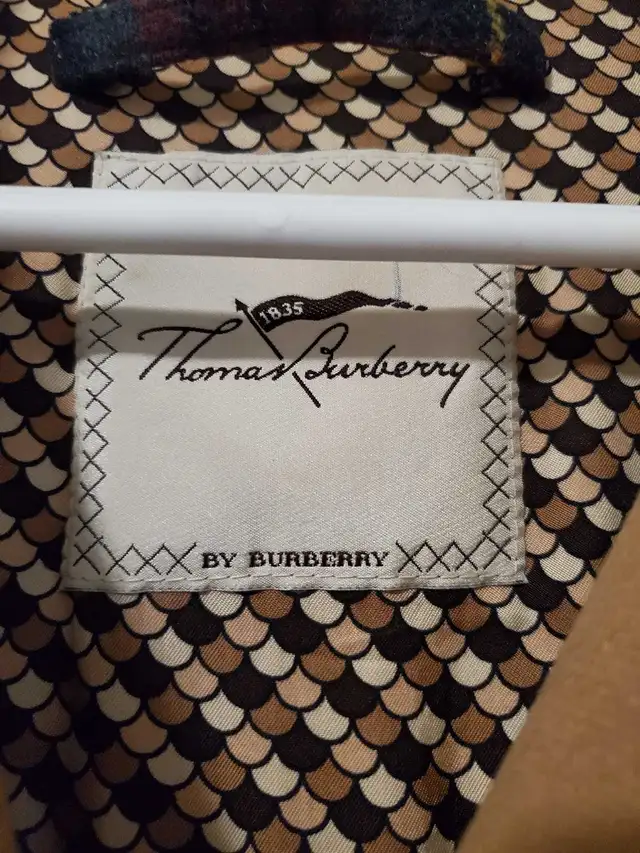Burberry Coat for Women Size US M in Women's - Tops & Outerwear in Mississauga / Peel Region - Image 3