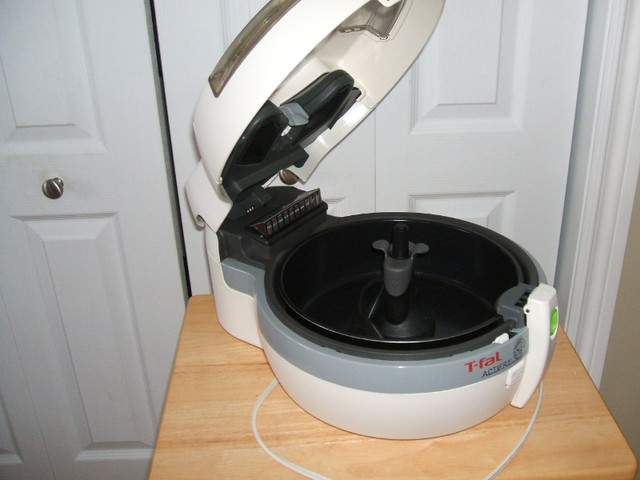 REDUCED* to $40.00**T-fal ActiFry fryer in Microwaves & Cookers in Brockville - Image 3