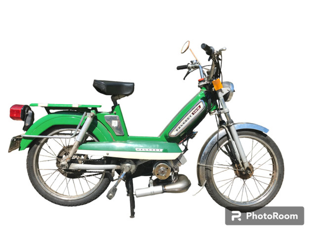 103 Peugeot green 50 cc motorcycle moped scooter. I deliver in Arts & Collectibles in St. Albert